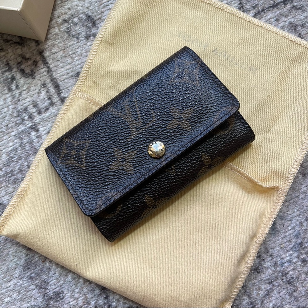 Authentic Louis Vuitton 6 Key Holder - Purchased from Louis Vuitton - Picture 2 of 16